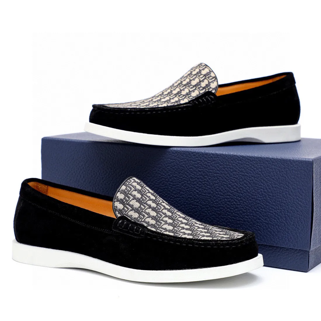 Men's shoes 💰460 💐Original packaging Product trademark: Dior "Dior" casual leather shoes Regular size: 38-44 (45.46.47🉑️Customized) Product materials: Selected Italian imported first-layer suede cowhide upper, imported water-dyed 🐂 cowhide lining. Strong three-dimensional visual effect, original rubber outsole Color: 3⃣️colors available